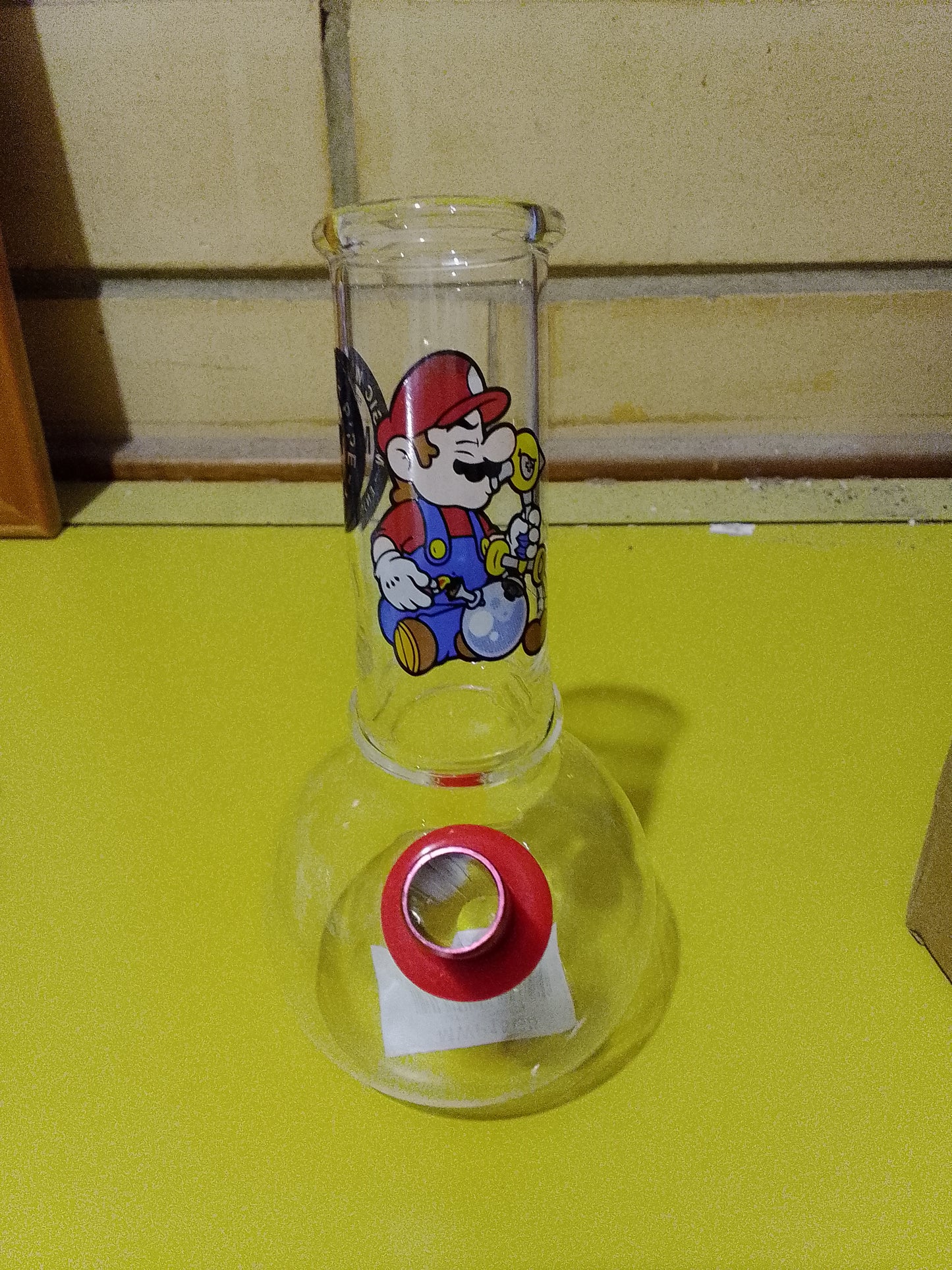 Small Mario vase tabacco use only