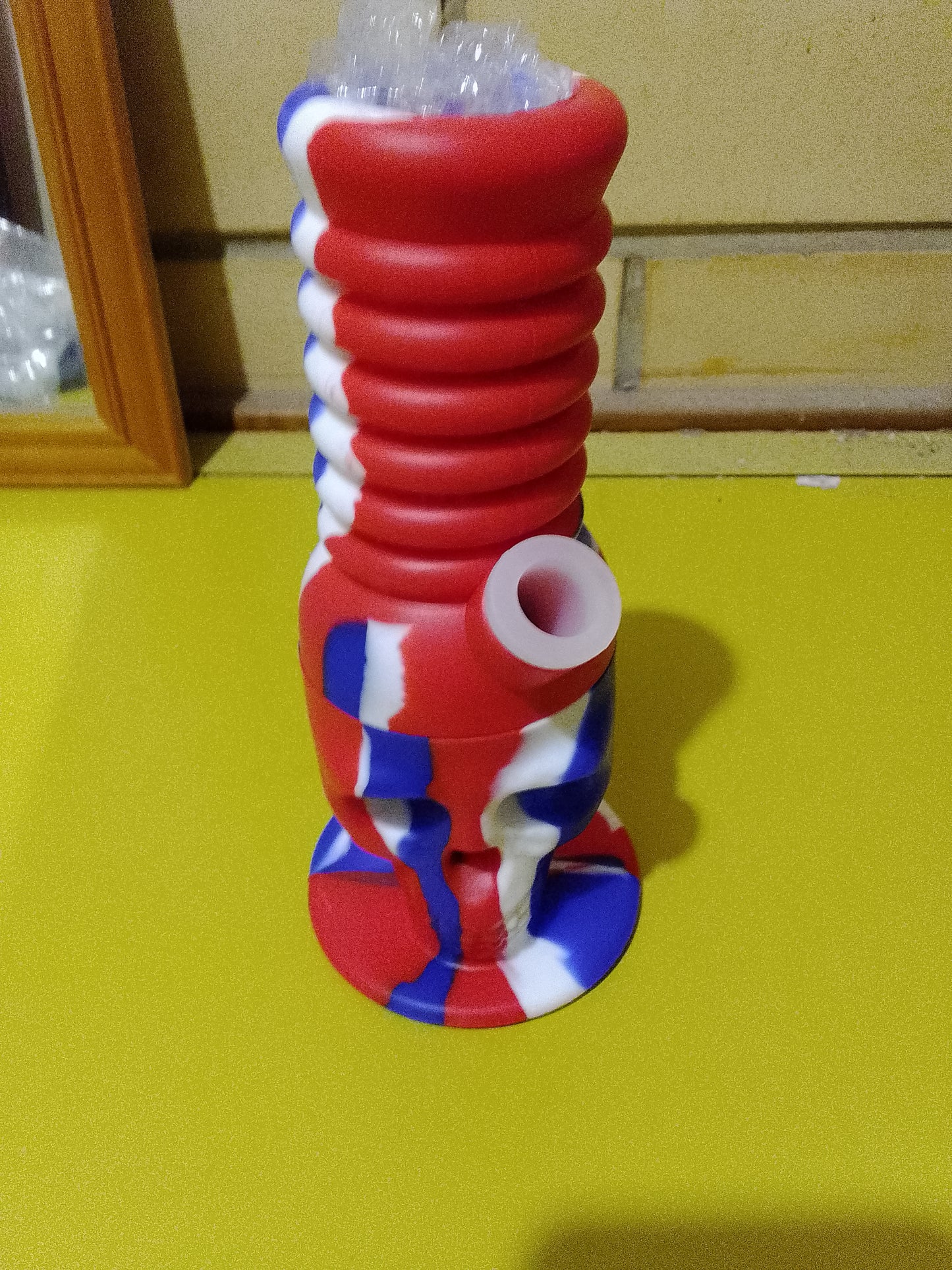 Collapsible skull bong silicone tobacco use only